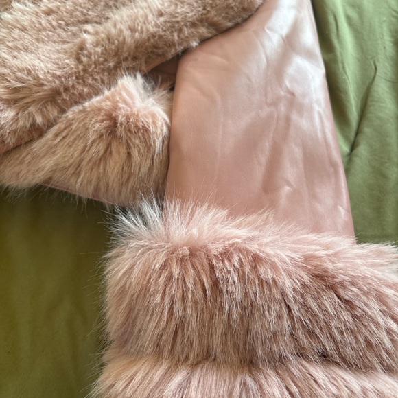 Akira Pink Faux Fur Cropped Jacket | Y2K Barbiecore Statement Coat - Picture 3 of 4